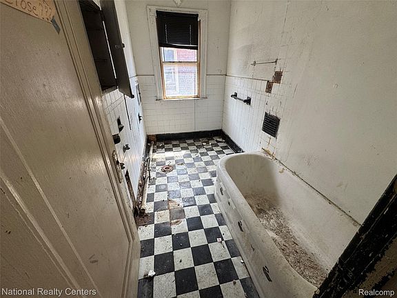 5th image of 3417 Gray St