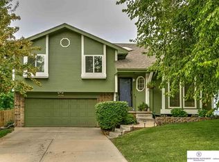 5606 N 112th Cir, Omaha, NE 68164