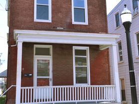 19 W Daniels St