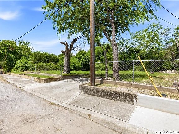 4th image of 1201 S Comal LOT A8