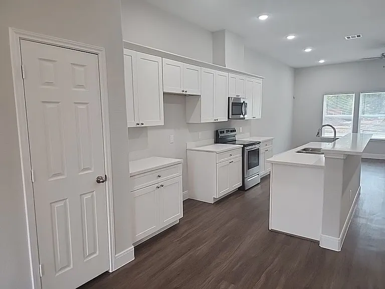 832 Elkhart St #C — Photo 2