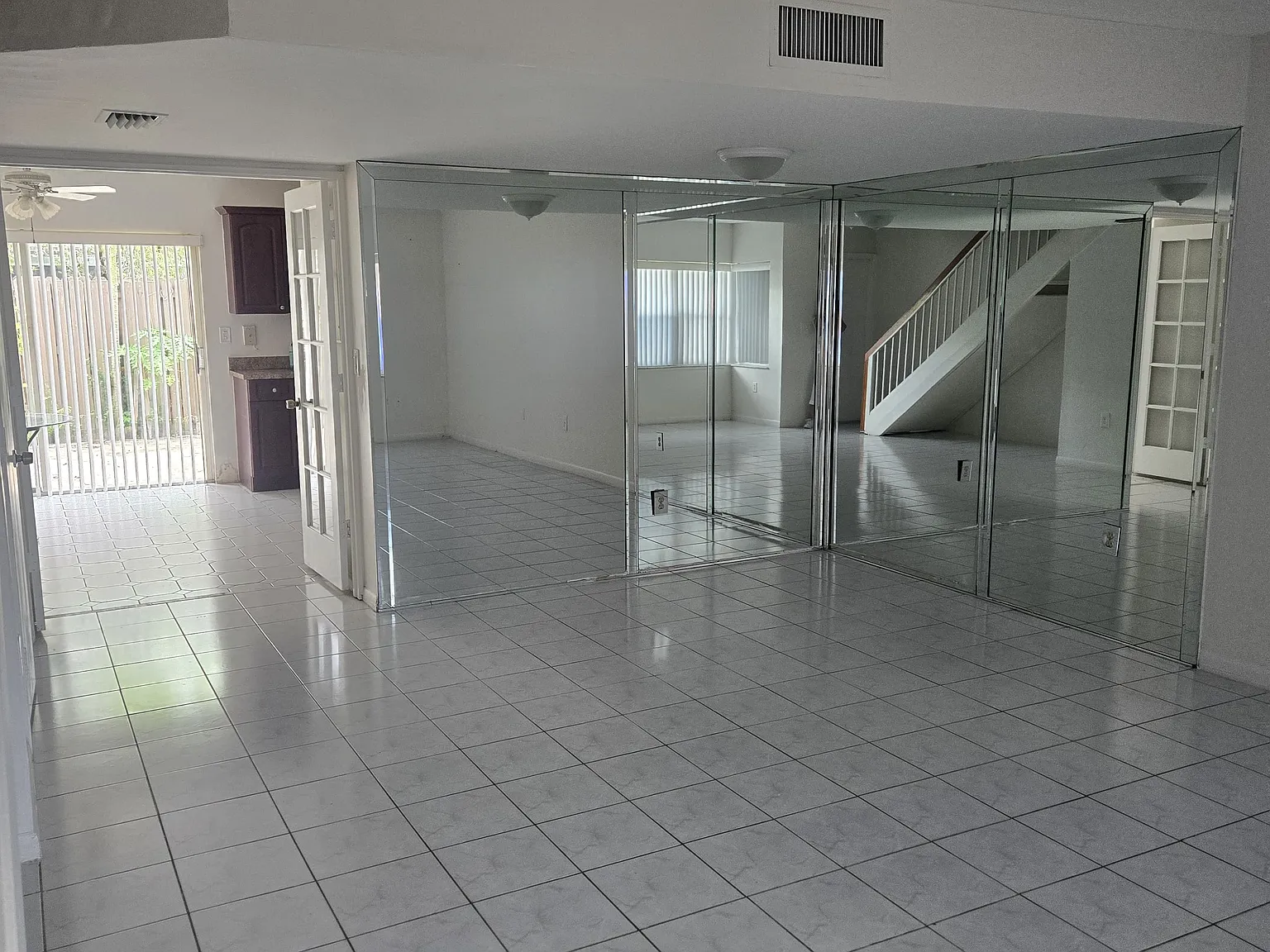 2 bed, 2.5 bath, 1348 sqft, $2,600 — Photo 2