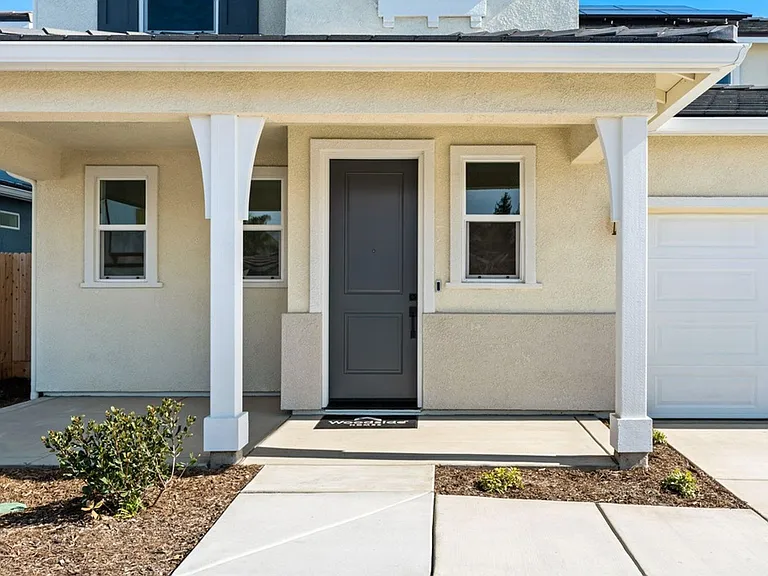 196 N Andrews St — Photo 2