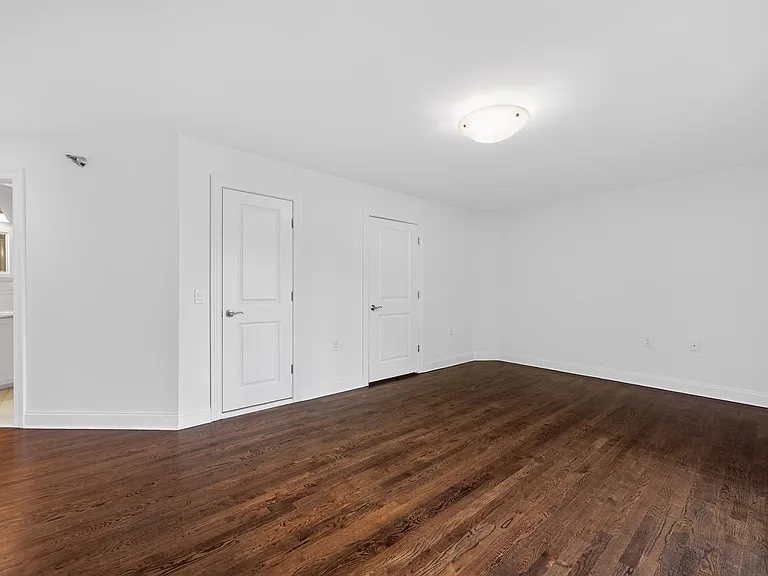 200 Laird Ave #204 — Photo 24