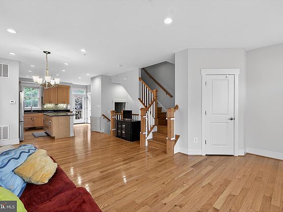 4th image of 2711 Cassedy St