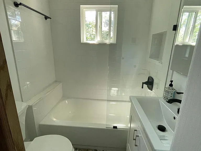 1119 Wesley Ave — Photo 16