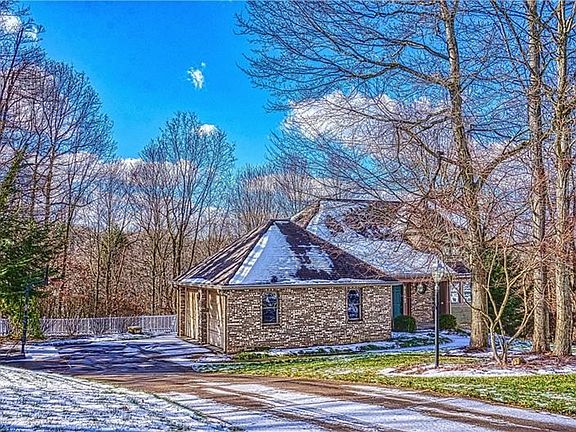 2nd image of 140 Hickory Dr