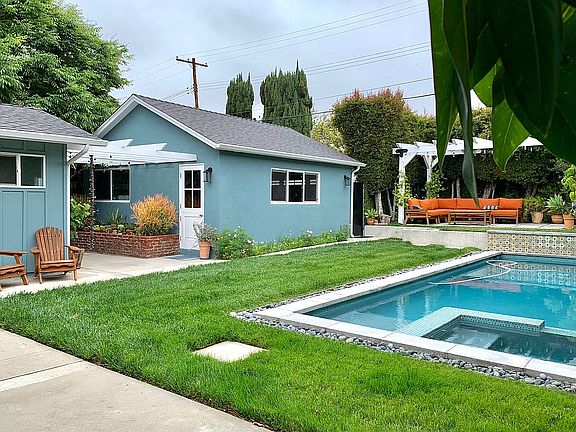 2nd image of 2844 Overland Ave