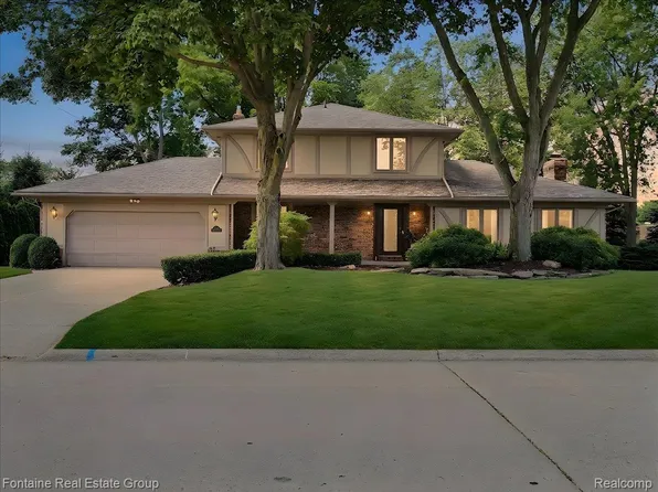 16131 Winchester Dr, Northville, MI 48168
