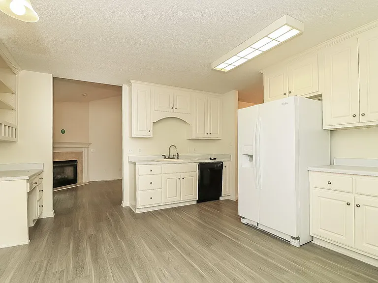 6728 Oviedo Dr — Photo 8