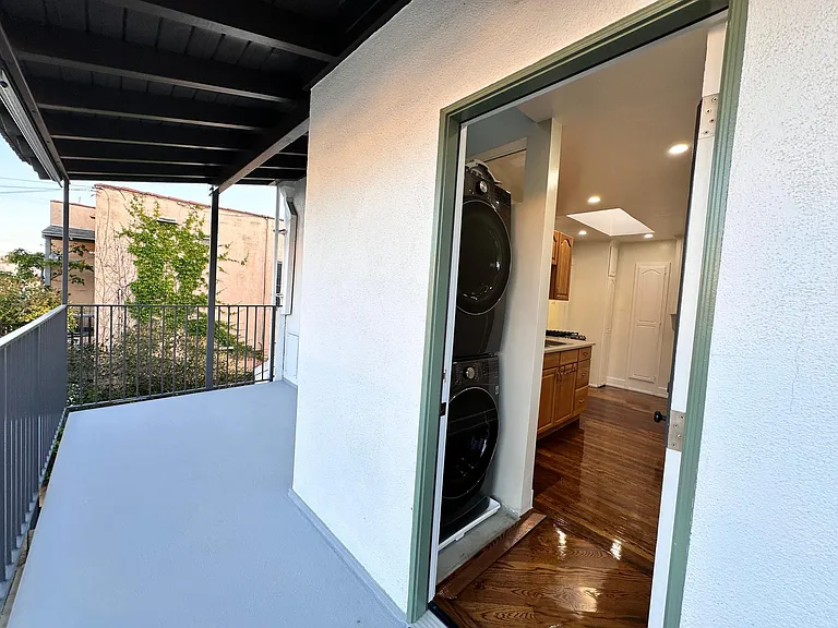 242 1/2 Coronado Ave — Photo 30