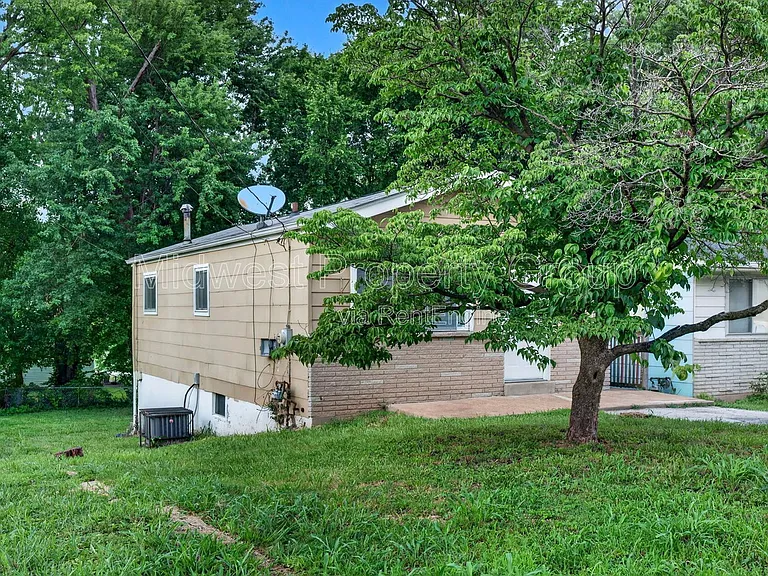 235 Flora Dr — Photo 18