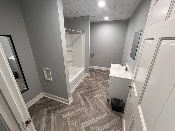 5th image of 2 W Madison Ave #2