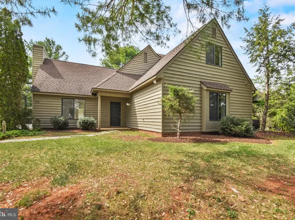 1132 Amber Ridge Rd, Charlottesville, VA 22901