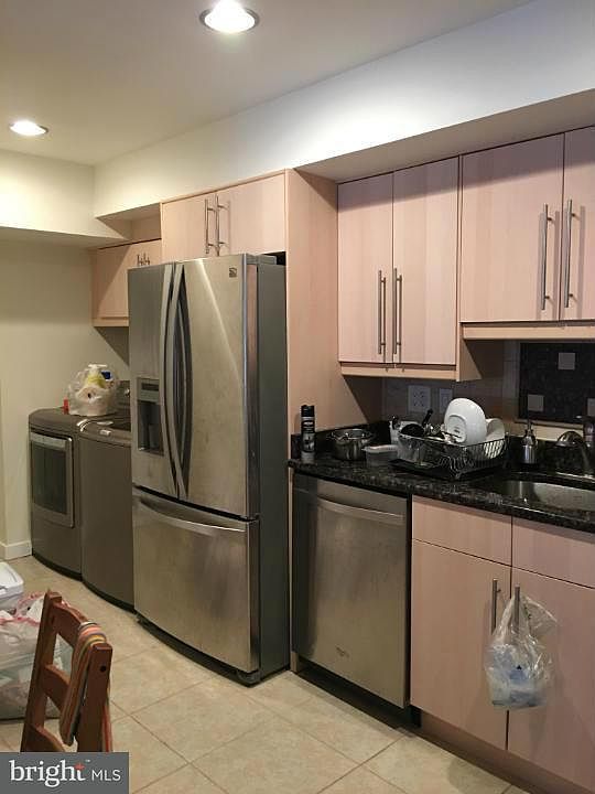 2nd image of 33 Stonehenge Cir APT 11
