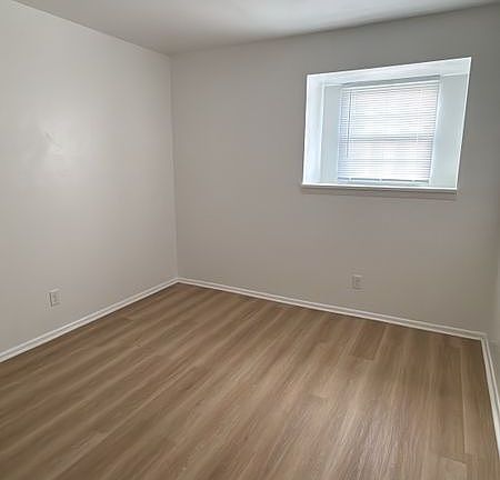 4th image of 5045 Prescott Ave