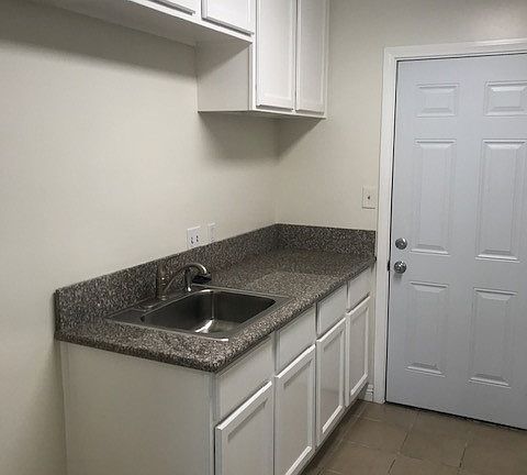 5th image of 520 N Market St APT 8