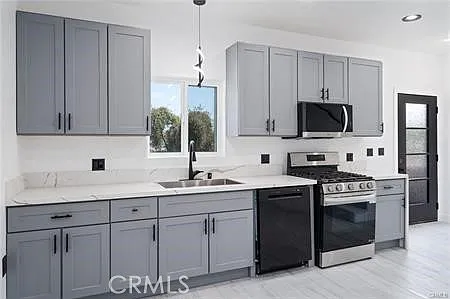 16602 Superior St — Photo 4