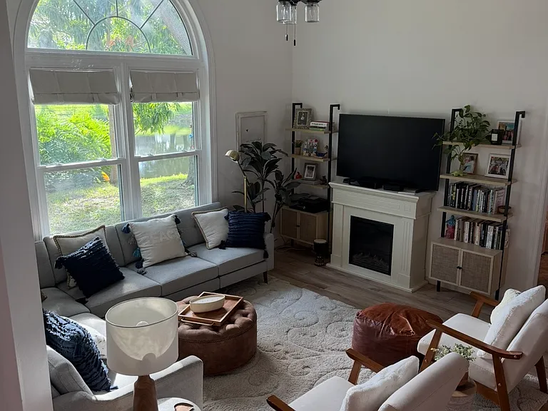2700 Alicia Ln — Photo 12