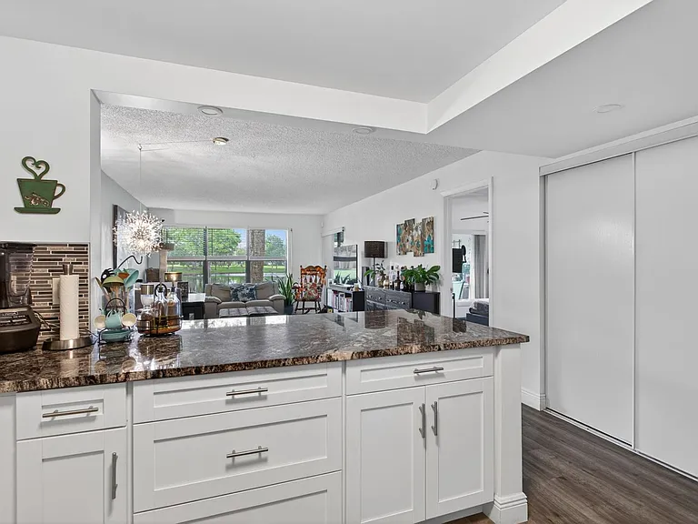 2308 S Cypress Bend Dr #123 — Photo 5