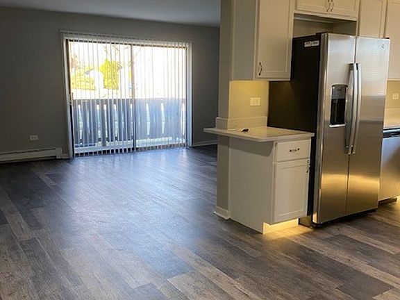5th image of 1121 Chalet Dr #1E