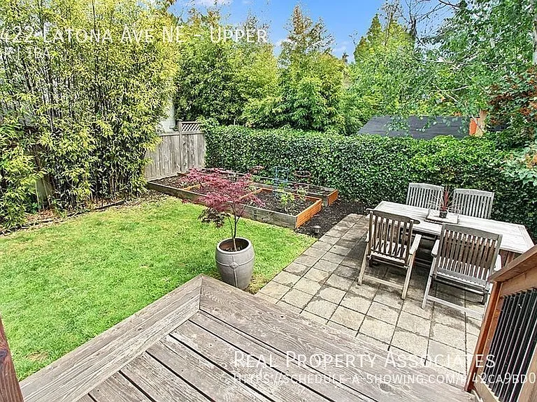 4422 Latona Ave NE #UPPER — Photo 15