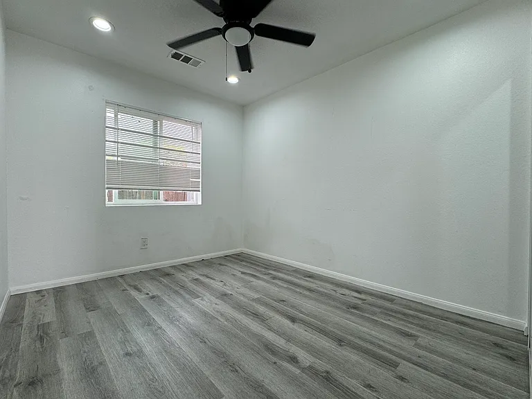 27274 Norwood St — Photo 8