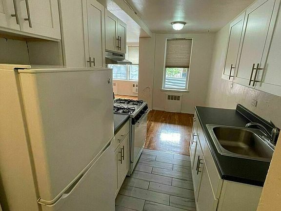 5th image of 330 E 19th St APT 2H