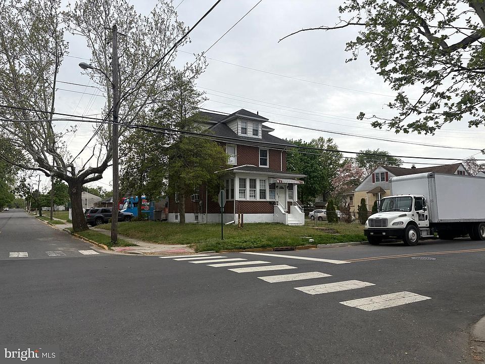 1st image of 400 Thomson Ave