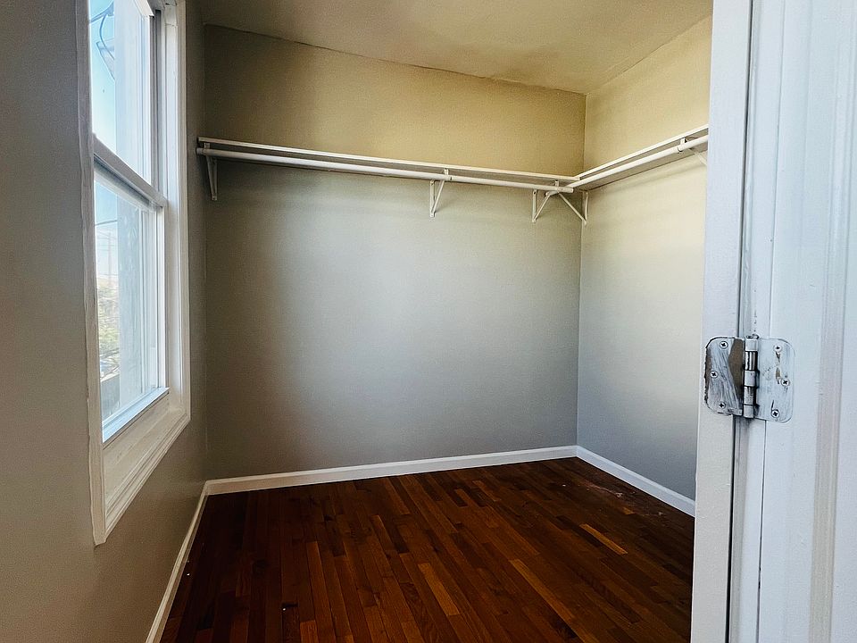 MASTER BEDROOM WALK IN CLOSET