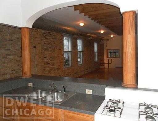 3rd image of 3253 W Fullerton Ave #2