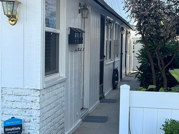 2nd image of 150 Pomona Ave #4
