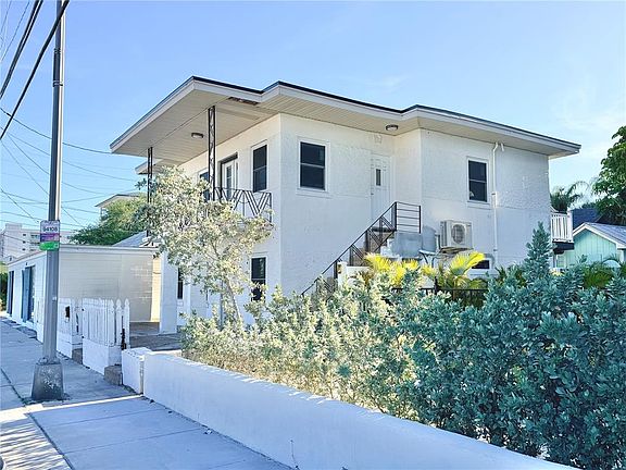 3rd image of 664 MANDALAY AVENUE