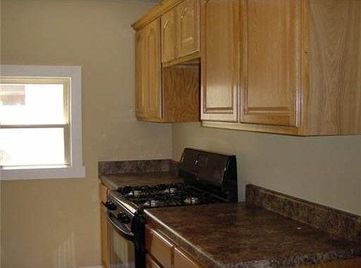 4th image of 603 S Maxwell St