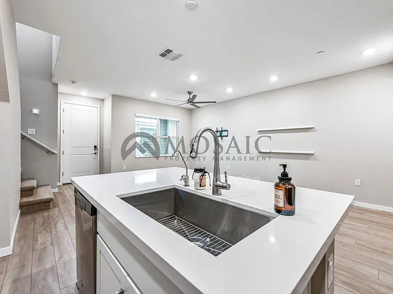 778 E Harper St #103 — Photo 9