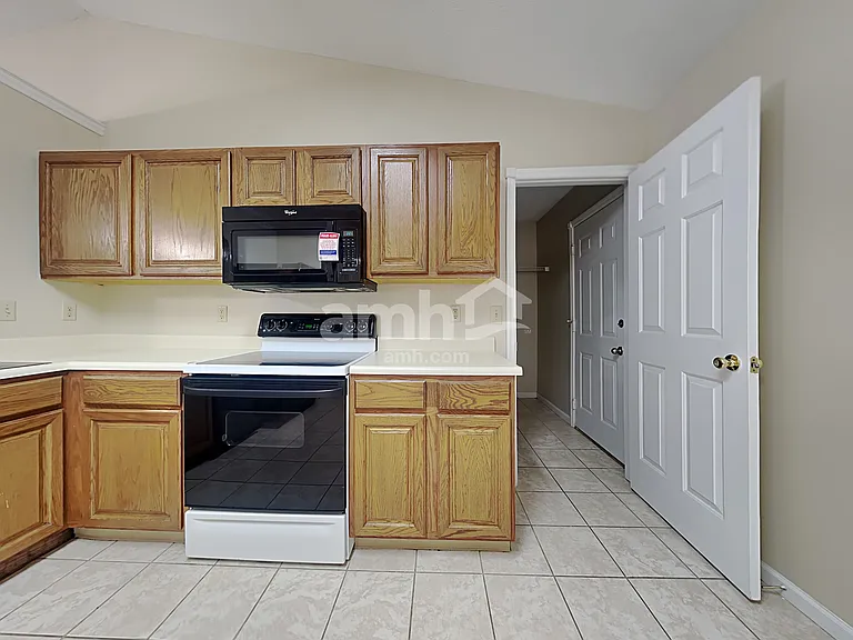 912 Marcia Dr — Photo 4
