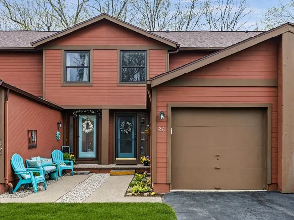 26 Broxbourne Dr, Fairport, NY 14450