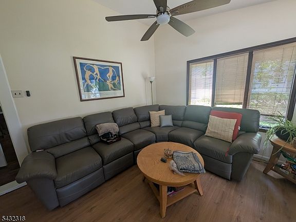 3rd image of 1113 Harding Rd