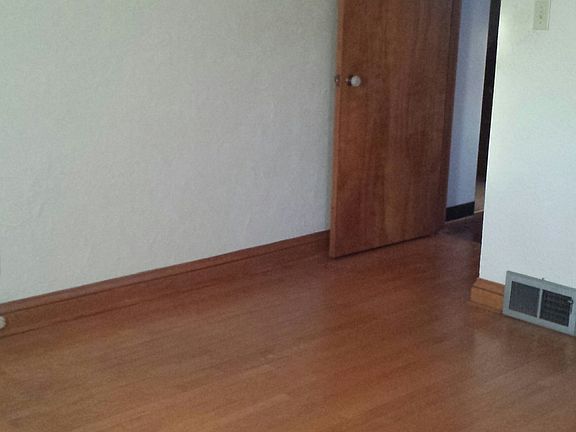 5th image of 108 Henson Ave
