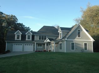 129 Turkey Run Rd, Trout Valley, IL 60013