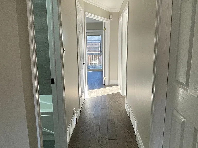 771 Krosno Blvd #UPPER — Photo 11