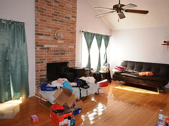 3rd image of 13318 Carvel Ln