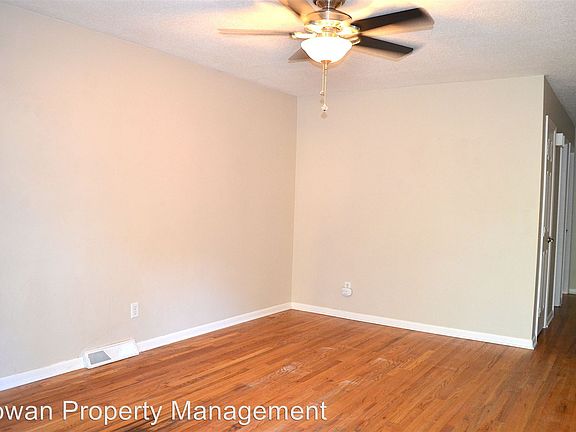 4th image of 217 E 79th St