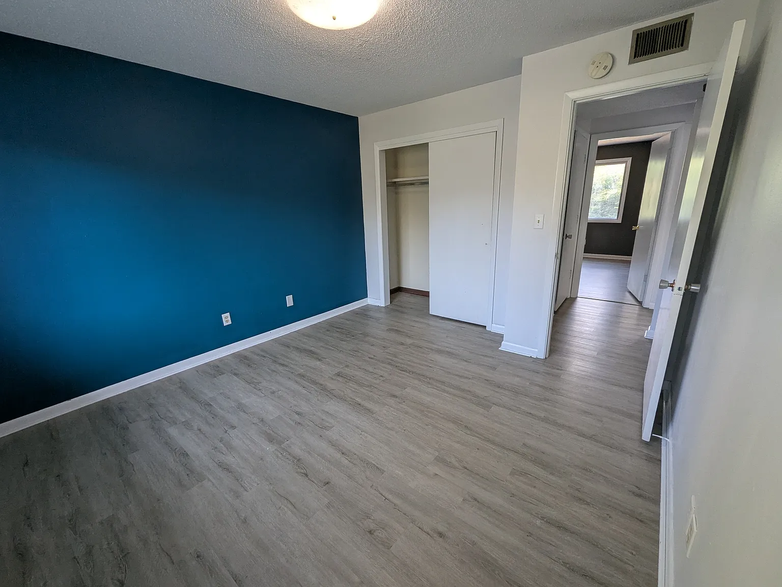 2 bed, 1.5 bath, 950 sqft, $950 — Photo 4