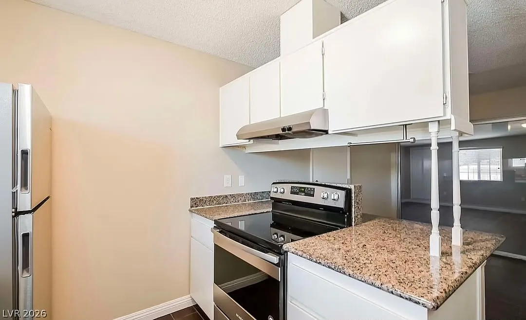 3 bed, 3.5 bath, 1134 sqft, $2,195 — Photo 3
