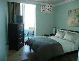 5th image of 225 Collins Ave APT 7J