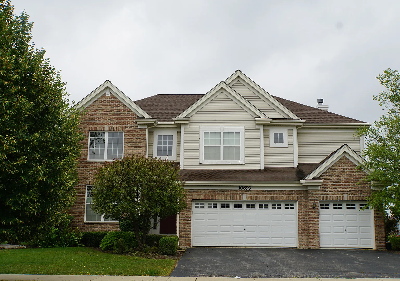 4 bed, 3.5 bath, 3688 sqft, $4,000 — Photo 1