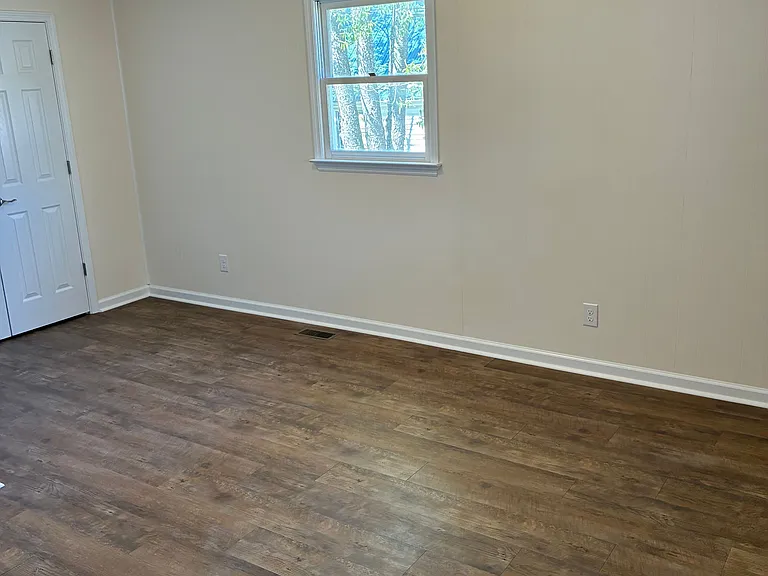 314 Thompson Ave — Photo 25