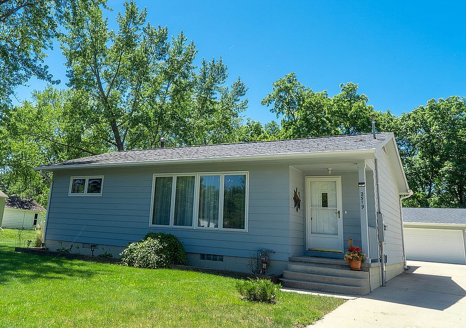2519 Garden Ave, Cedar Falls, IA 50613 Zillow