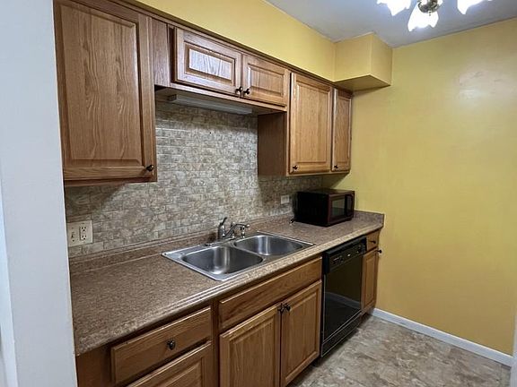 3rd image of 6176 Knoll Lane Ct APT 202